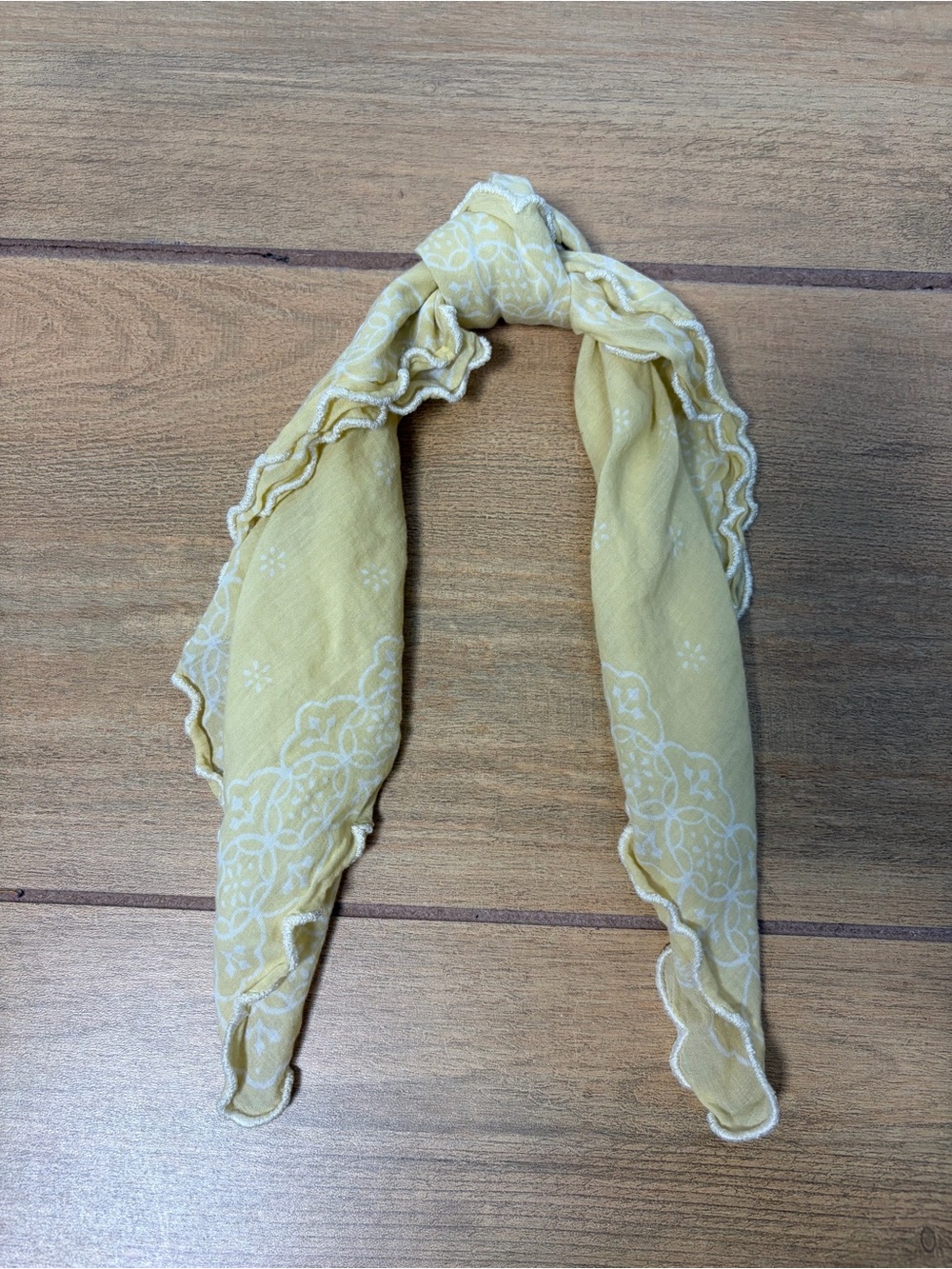 VINTAGE- Scalloped Edge Butter Yellow Neck Scarf 20”